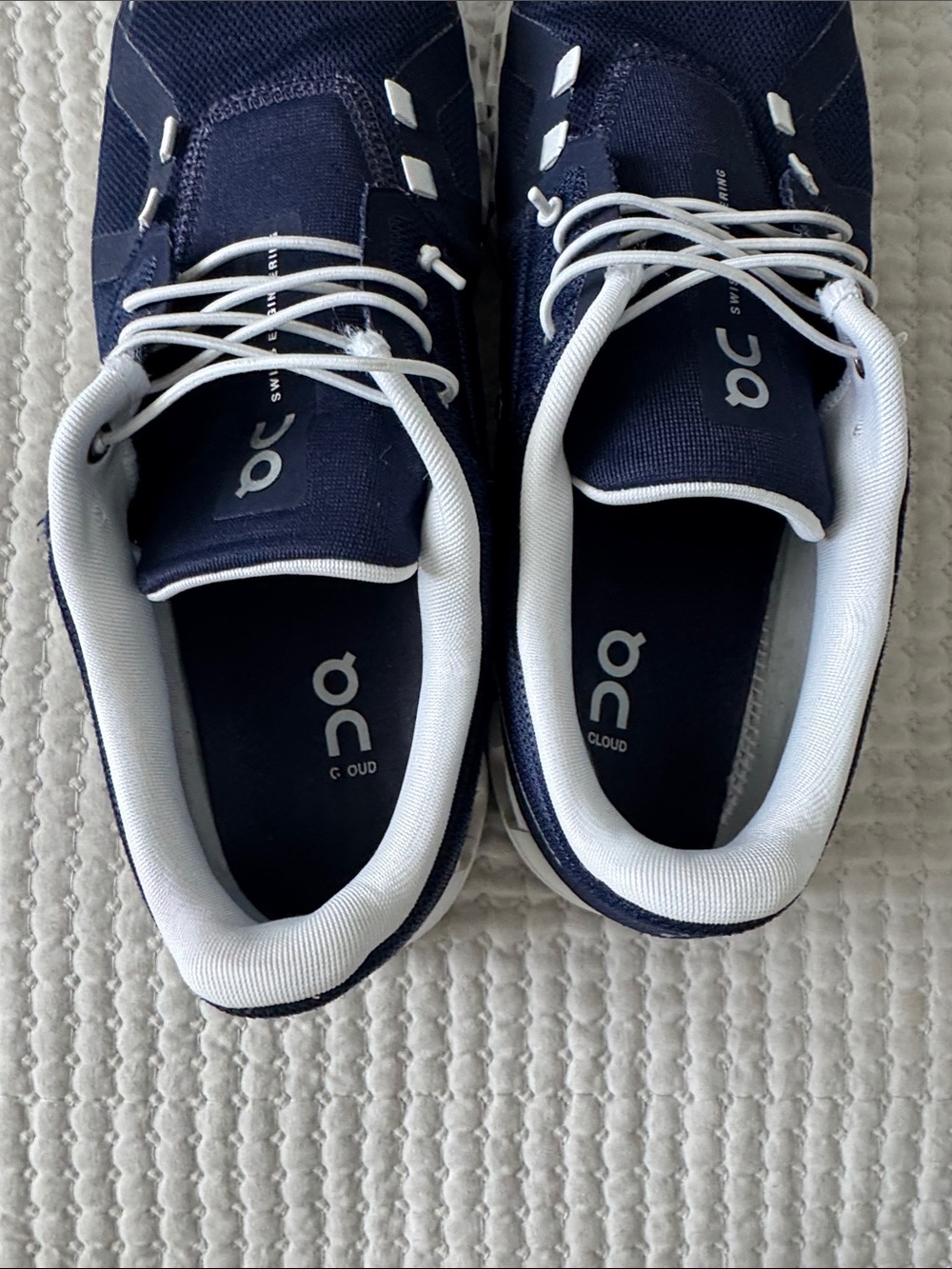 On Running Navy & White Men's Cloud Sneakers #onrunning #onshoes #oncloud - Picture 5 of 8
